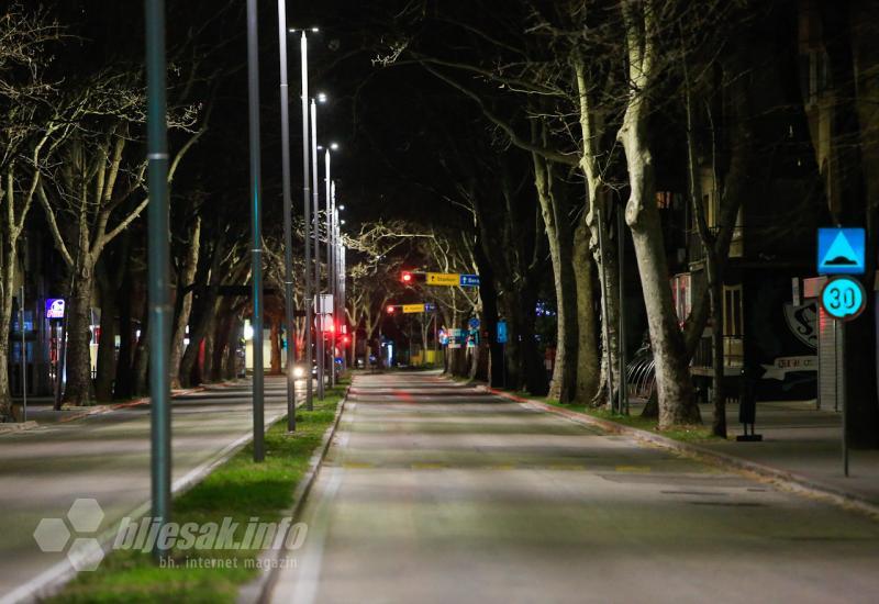 Prazne ulice u Mostaru - Prazne ulice u Mostaru - stanovništvo poštuje policijski sat